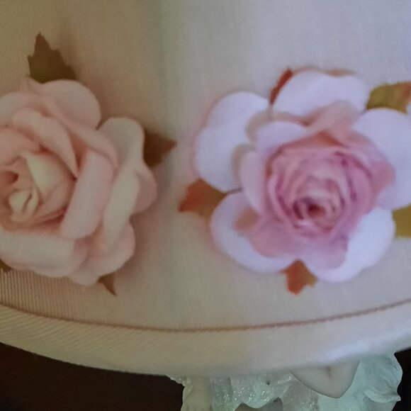 Brand New Table Lamp With Handmade Flowers Shade. - Picture 2 of 4